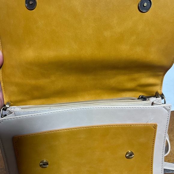 Elegant Yellow and Cream Crossbody Bag - Picture 5 of 7